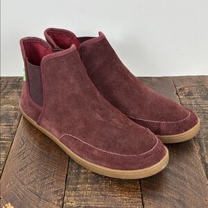 Sanuk Women’s 9 Burgundy Chukka Boots